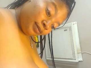 amazing-shazz's CamSoda show and profile