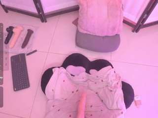 angel-rouse, female webcam model,  years old, on live webcam