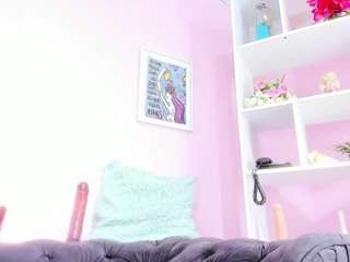Model ini sedang live sekarang. miiss-sofiii