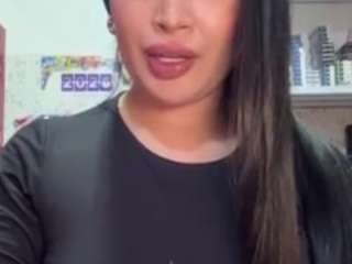 Live webcam model sara-funn on Soda Cams