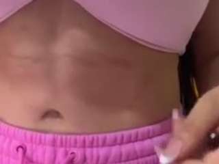 Live webcam model sara-funn on Soda Cams