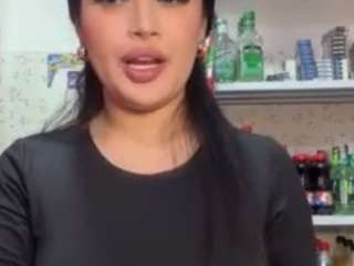 At work, naughty employee, I shouldn’t….but I like it [1081 tokens remaining]