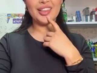 At work, naughty employee, I shouldn’t….but I like it [1078 tokens remaining]