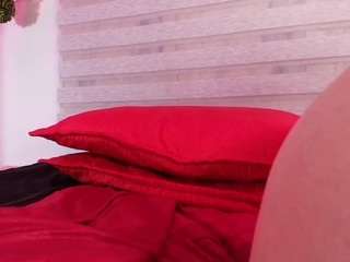 zoe-12 - Live Cam