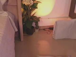 linoshka-1's CamSoda show and profile