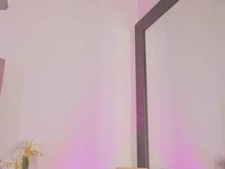 Linoshka live webcam show