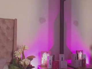 Linoshka live webcam show