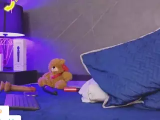 Linoshka's Live Sex Cam Show