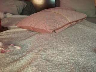 Live webcam model katyerave on Soda Cams