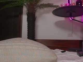 Live webcam model katyerave on Soda Cams