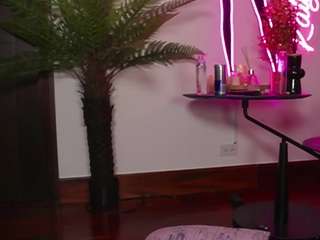 cumshow:Let’s get dirty and celebrate the weekend  early. [567 tokens remaining]