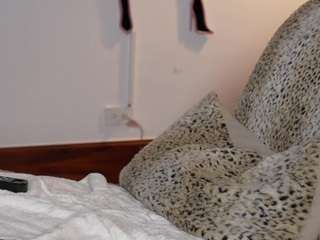 Cumshow-  Feisty, charming and totally in charge. Come keep up with me [755 tokens remaining]