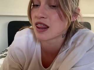 Live webcam model savvvannaxo on Soda Cams