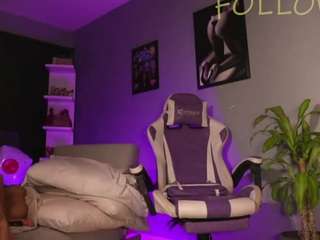  hanna-chris chat room