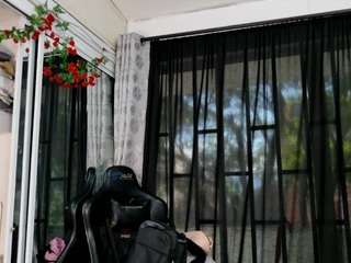 BLACK-ROSSE1