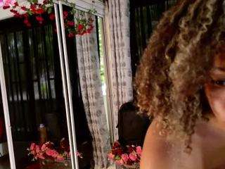 black-rosse1's CamSoda show and profile