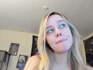 lunalovelyy, female webcam model,  years old, on live webcam