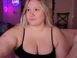 Live cam show with Piggy Rose