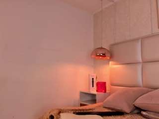 eva-beluccii Live Webcam on CamSoda
