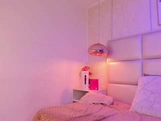 Mẫu này đang trực tiếp. eva-beluccii