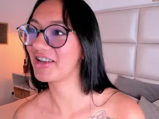 Aily Yozuko's Live Sex Cam Show