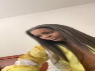 LolaBunny03's Live Sex Cam Show