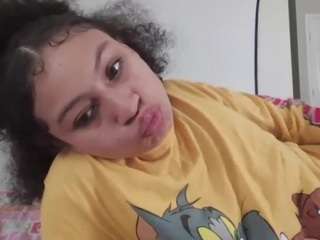honeyyellababy from CamSoda