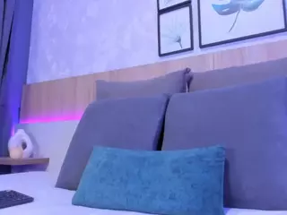 Alanna-Hank's Live Sex Cam Show