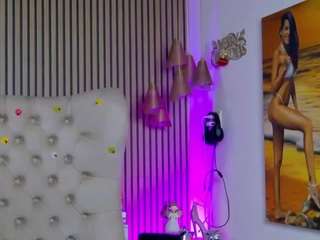 playfulshow's CamSoda show and profile