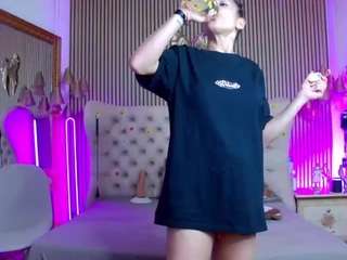 Ten model jest teraz na żywo. playfulshow