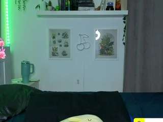 marinalovesyou Live Webcam on CamSoda