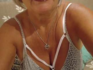 Sexy GILF Allie Kay