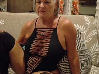 Sexy GILF Allie Kay