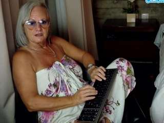 Sexy GILF Allie Kay