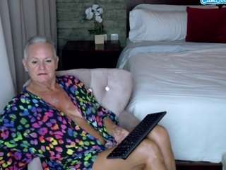 Sexy GILF Allie Kay