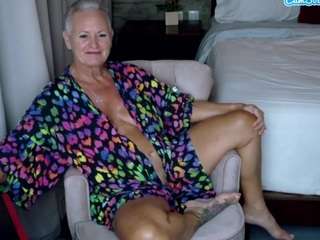 Sexy GILF Allie Kay