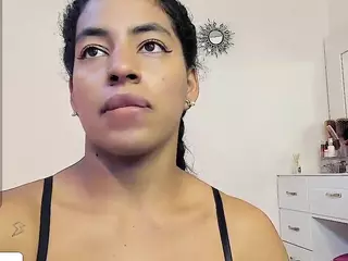 nahomy-hot69's Live Sex Cam Show