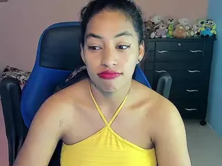 nahomy-hot69's Live Sex Cam Show