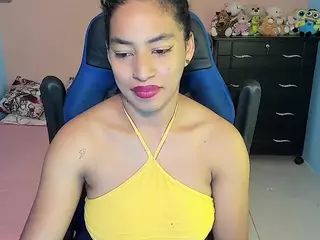 nahomy-hot69's Live Sex Cam Show