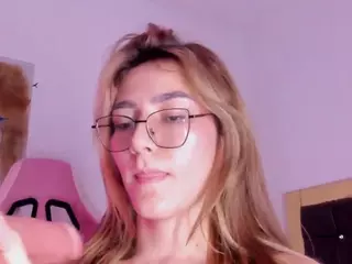 NicoleBlake's Live Sex Cam Show