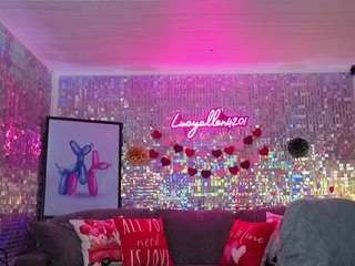 Live webcam model lucyallen4201 on Soda Cams