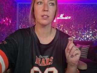 lucyallen4201's live room