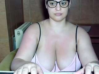 AdeAde live webcam show