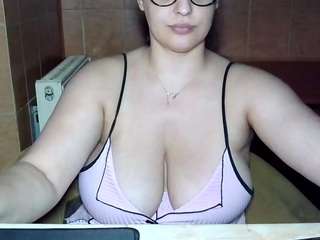 AdeAde live cam preview