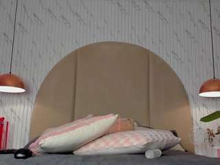 emmawilliams1 Live Webcam on CamSoda