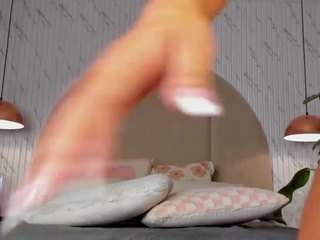 emmawilliams1 Live Webcam on CamSoda