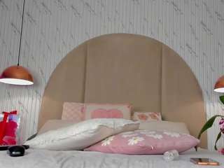 emmawilliams1 Live Webcam on CamSoda