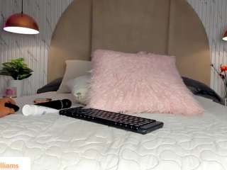 Live webcam model emmawilliams1 on Soda Cams