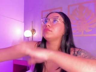 majo-rose on CamSoda