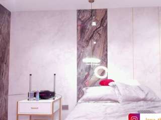 lenathompson's CamSoda show and profile